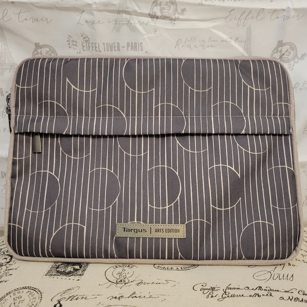 Targus arts edition laptop sleeve